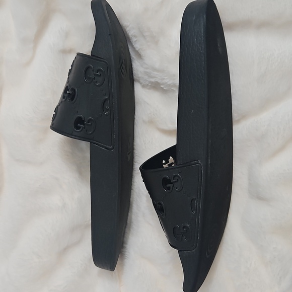 Gucci GG Perforated Rubber Slides Black Size 13 Authenticated - Picture 2 of 16